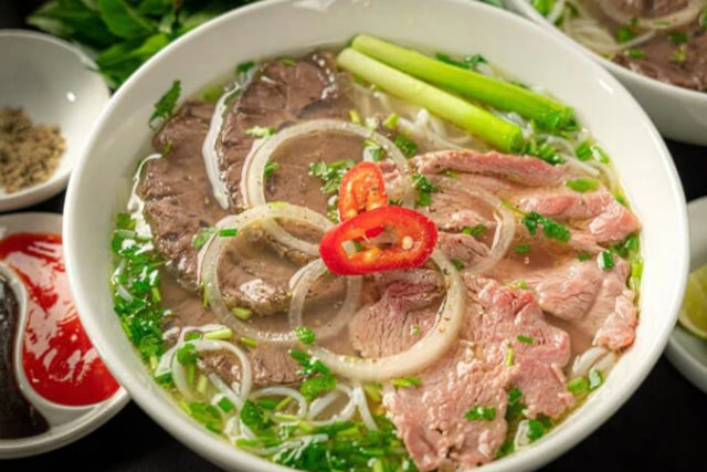 Phở bò chín: Lợi ích dinh dưỡng và lưu ý khi ăn